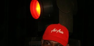 Tony Fernandes en février 2011, à Paris