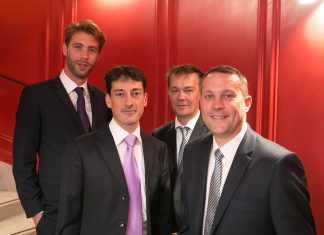 S. Renaud et J. Staelen (3mundi), avec S. Norris et F. Bumm (FCm)