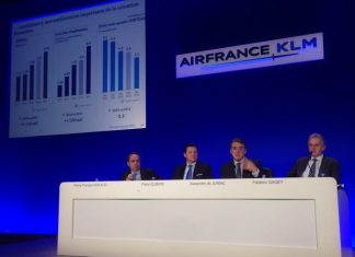 La direction d'Air France KLM a présenté jeudi son bilan 2015 La direction d'Air France KLM a présenté jeudi son bilan 2015