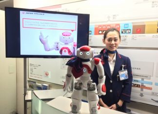 Le robot NAO renseigne les voyageurs d'affaires à Tokyo Haneda Le robot NAO renseigne les voyageurs d'affaires à Tokyo Haneda