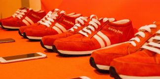 Les Sneakairs sont dotées d'un capteur communiquant par Bluetooth avec une application GPS