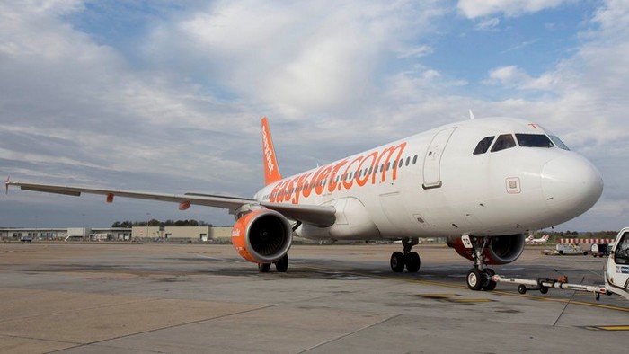 easyJet targets business travellers with flight club programme easyJet targets business travellers with flight club programme