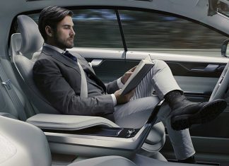 Et maintenant sans les mains ! Les véhicules autonomes abolissant la nécessité de tenir le volant, les conducteurs peuvent se détendre ou travailler pendant le trajet. Comme dans un train.