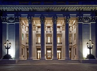 FourSeasonsTenTrinity-facade