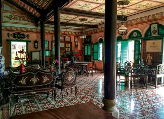 Near Can Tho, in the Mekong Delta, the timeless charm of this colonial house crammed with Chinese antiques served as the setting for the film L'amant, when the rich Chinese man loved by Marguerite Duras comes to see his opium-addled father. The real house where the writer lived out her teenage love affairs is in Sadec.