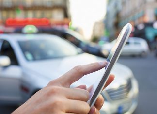 Taxis vs VTC. Cette querelle des anciens et des modernes a largement profité aux voyageurs d’affaires, débouchant sur des réservations simplifiées et des dépenses directement intégrées aux canaux corporate. ©123RF/ldprod