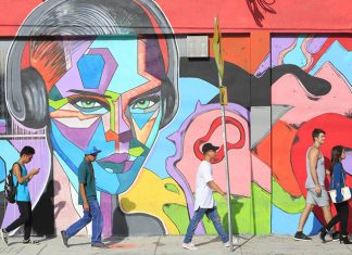 Réenchanter la grisaille urbaine, Miami s’y connaît. Depuis 2009, les Wynwood Walls se préparent chaque année à recevoir les visiteurs d’Art Basel en se parant d’œuvres réalisées par des stars du street art.© Ludovic Maisant