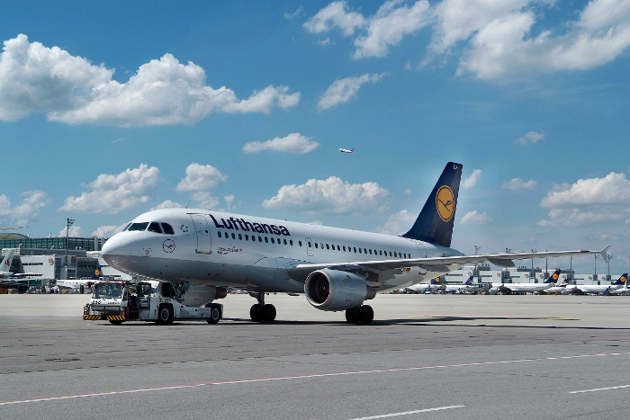 Lufthansa a lancé des lignes Bordeaux-Francfort et Nantes-Munich. Lufthansa a lancé des lignes Bordeaux-Francfort et Nantes-Munich.