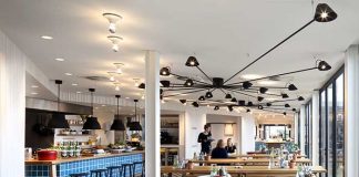De grands lobbys où les clients peuvent manger, travailler, écouter de la musique… Bref, ils sont libres de faire comme chez eux, mais tous ensemble.