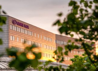 Heathrow Crowne Plaza Holiday Inn Express