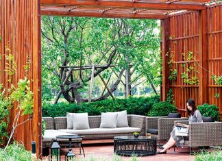 Avec ses jardins pensés par le paysagiste Enzo Enea, le Bvlgari Hotel se décrit comme un resort urbain, niché dans le quartier des ambassades.