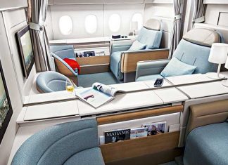 Tandis que l’espace entre les sièges va en s’amenuisant en classe économique, les compagnies, comme ici Air France avec sa nouvelle Première, cherchent à s’attirer les grâces des clients haute contribution en leur offrant un confort inégalé. Et surtout de l’espace, beaucoup d’espace.