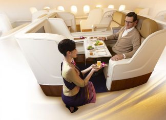 Service prévenant, offre haut de gamme : à l’image de Thai Airways, les compagnies asiatiques ont longtemps compté sur leur art de vivre raffiné pour séduire leurs clients. Un bel ordonnancement soumis aujourd’hui à une forte concurrence. © Thai Airways