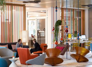 Un hôtel pour millenials dans une ville éternellement jeune d’esprit. L’association était évidente, et c’est ce que propose le Capri by Fraser qui agrémente ses espaces communs, comme ses appartements longs séjours, de touches design colorées.