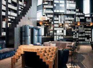 Lieux de rencontre et de détente, design contemporain, services aux collaborateurs : les espaces de coworking mettent les classiques immeubles de bureau sens dessus dessous. Dans ses espaces haut de gamme pensés par l’architecte Albert Angel, Kwerk ajoute à cela une composante bien-être. © Kwerk