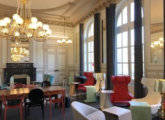 Un cadre Napoléon III, une atmosphère cosy, des sièges design : le salon Grand Voyageur de la gare du Nord a été rénové en 2017. Son gestionnaire, Regus, dispose aussi d’un centre d’affaires très équipé juste à côté.© SNCF