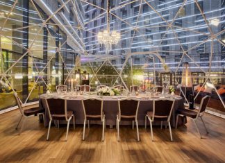 Réunion dans une bulle éphémère au Pullman Paris Roissy CDG. (c) Abaca Press/Jacques-Yves Gucia.