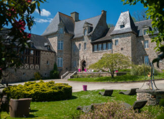 Logis-Hotel-Chateau-Brelidy