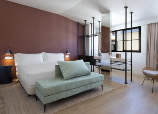 Hilton-Tapestry-Atocha-Madrid