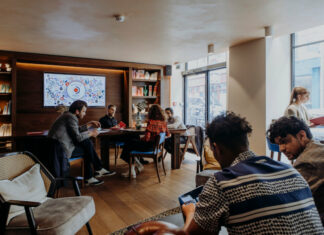 Maison Mère dédié une salle au coworking et rencontres.
