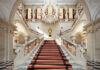 L'escalier majestueux du Raffles London at the OWO.