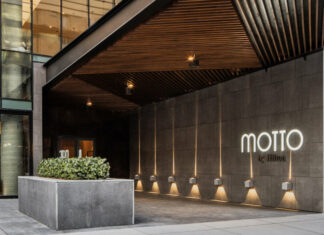 Entrée du Motto by Hilton New York City Chelsea. (c) Joe Thomas - 2022 Hilton
