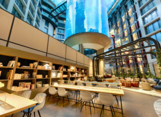 Le Radisson Collection Berlin, organisé autour de l'Aquadom.