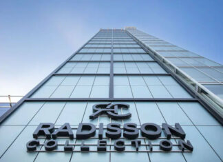 Façade de l'hôtel Radisson Colllection à Tallinn, récemment ouvert.