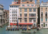 Donnant sur le Grand Canal, l'Hôtel Bauer, une des légendes de l'hôtellerie à Venise.