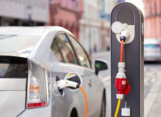 L'offre actuelle de bornes de recharge limite la location de véhicule électrique.