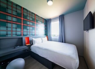 easyHotel