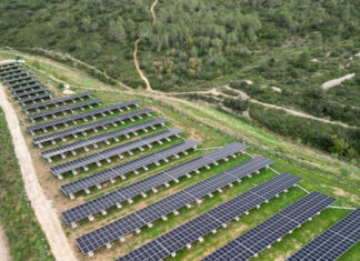 Parc photovoltaique de Caveirac dans le Gard (c) A.Gaulupeau - Groupe ADP