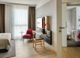 Doté de 360 chambres et de 7 salles de réunion, l'IntercityHotel Berlin Airport BER est situé à proximité directe du hub de la capitale allemande.