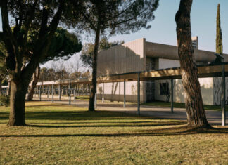 Situé à une trentaine de minutes de Barcelone, le Campus Belloch s'inscrit dans un cadre verdoyant, au sein d'un parc de 200 hectares.