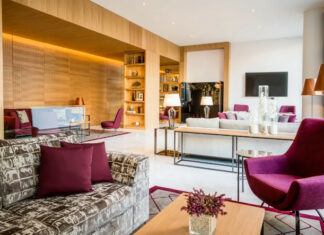 Lobby de l'hôtel Avani Avenida Liberdade à Lisbonne, jusqu'ici le seul établissement de la marque lifestyle en Europe.