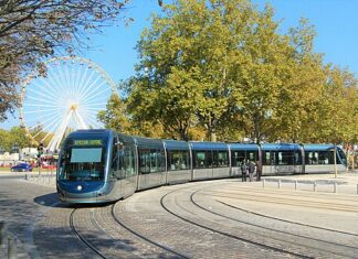 Le tramway entre Bordeaux Mérignac