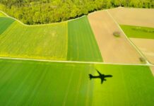 Les vols de moins de 5000 km - et non plus seulement intra-européens - devraient être soumis aux le système d'échange de quotas d'émissions ETS. (Photo: Luc Citrinot) Les vols de moins de 5000 km - et non plus seulement intra-européens - devraient être soumis aux le système d'échange de quotas d'émissions ETS. (Photo: Luc Citrinot)