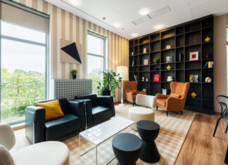 Entres autres développements d'Accor en Europe de l'Est, Ibis Styles vient d'ouvrir un hôtel à côté de l'aéroport de Varsovie.