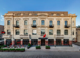 La marque lifestyle Radisson RED s'est installée dans les murs de l'ancienne poste de Tbilissi.