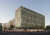 La marque InterCity propose un nouvel hôtel d'affaires à Genève à proximité de l'aéroport dans le quartier de l'Etang, un ancien site industriel repensé.