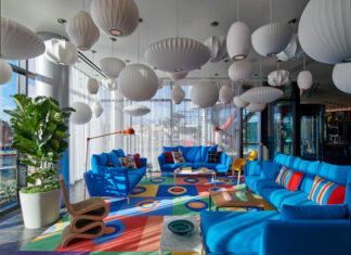 CitizenM s'est installé au cœur du campus de Meta, Menlo Park, avec un hôtel dans le ton de ce lieu high-tech.