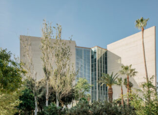 Le Gran Melia Torre Melina offre 18 salles de réunions en intérieur et extérieur, tout en profitant d'un accès direct au palais des congrès de Catalogne.