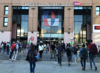 TGV en nombre limité et liaisons suspendues, passage par les lignes classiques : la fermeture de la ligne à grande vitesse entre Paris et Lyon limitera les déplacements du 9 au 12 novembre prochain.