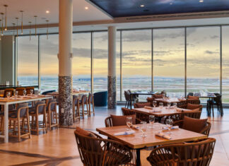 Sky Bar sur le rooftop du Hilton BNA Nashville Airport Terminal.