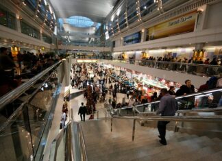 Le trafic aérien au Moyen-Orient reste perturbé. Ici, la zone de duty free shops sur l'aéroport international de Dubai (Photo: https://www.flickr.com- Max Fellner)
