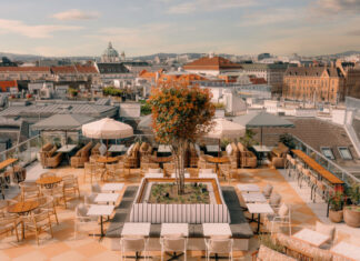 Le bar en rooftop Cayo Coco du Hoxton Vienne, un des nouveaux développements dans la capitale autrichienne.