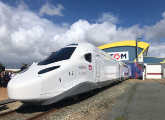 Pour mener à bien le projet Proxima, 12 rames identiques aux futurs TGV M de la SNCF vont être commandées à Alstom.
