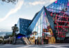 Dessiné par le célèbre architecte Daniel Libeskind, le bâtiment Iconic héberge le nouveau DoubleTree by Hilton Nice Centre.