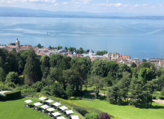 Vue d'Evian depuis l'hôtel Royal.