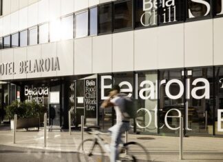 La façade du Belaroïa affiche fièrement la nouvelle identité de la marque en face de la gare de Montpellier